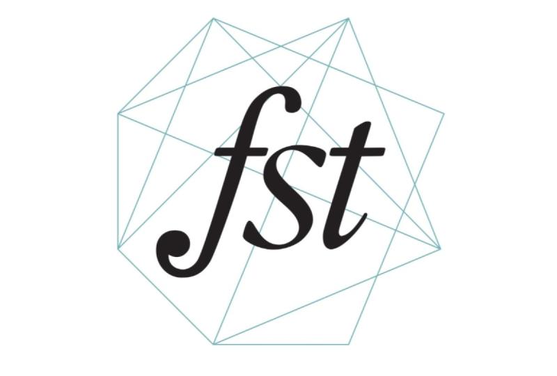Logotyp: FST. 